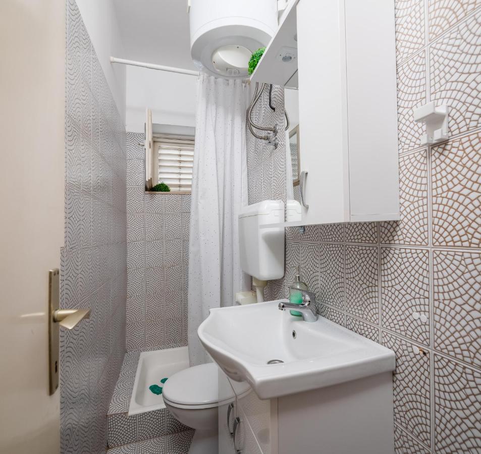 Seaside Apartment Blue Dugi Rat Εξωτερικό φωτογραφία